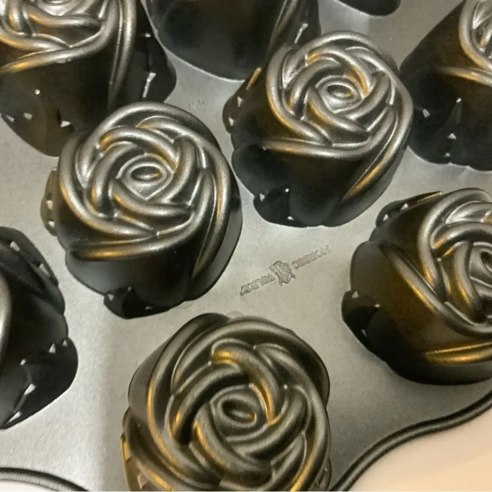 Nordic Ware sweetheart roses pan